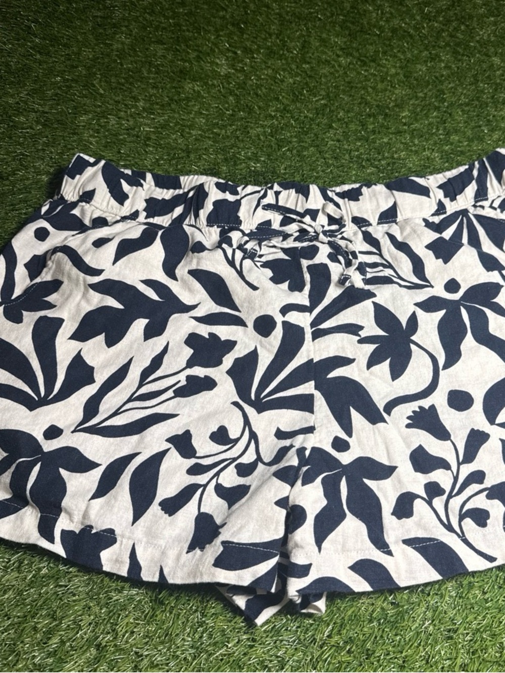 Time and Tru Navy and White High-Waist Floral Shorts